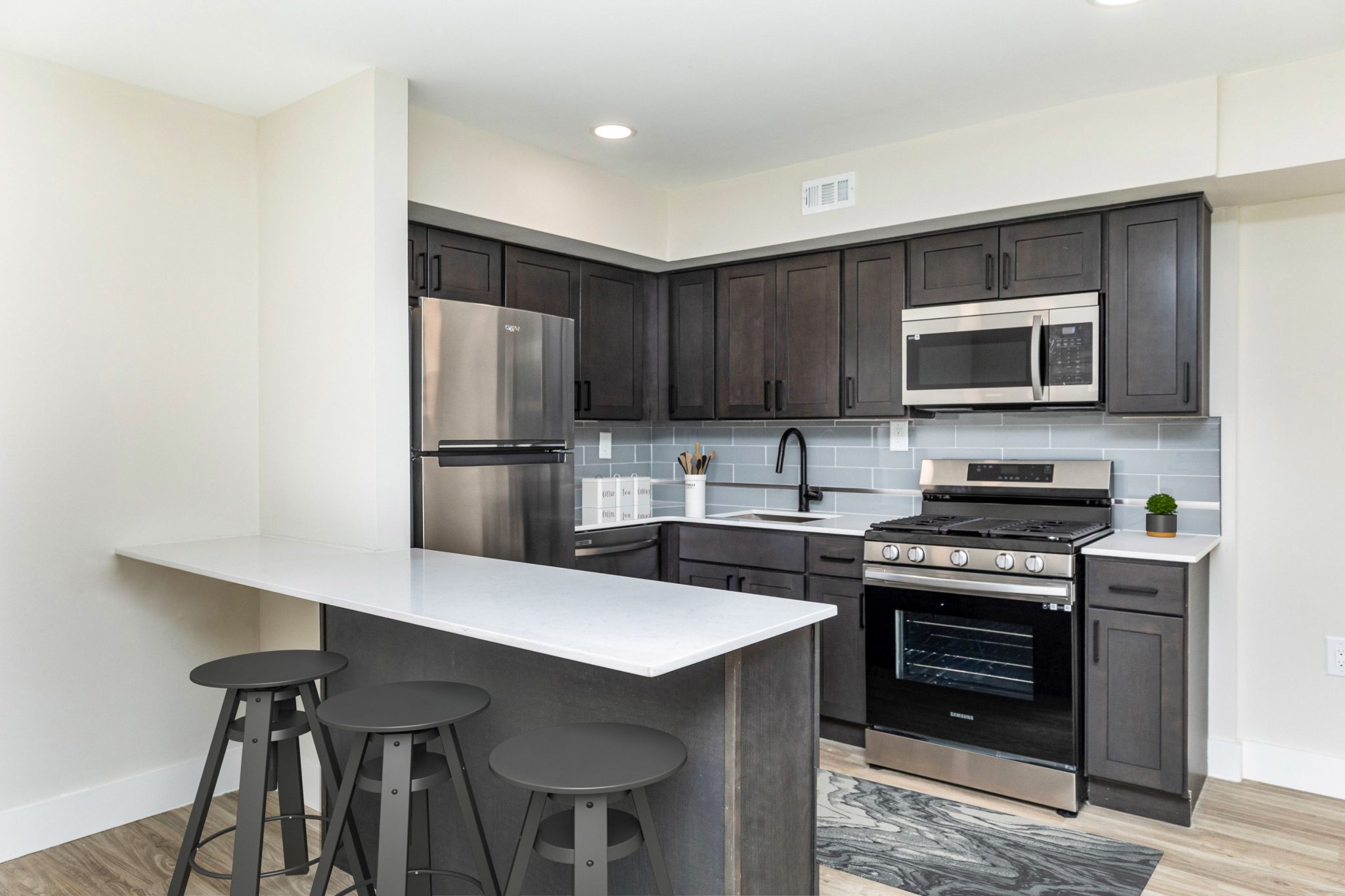 Photos Lakeview Terrace Apartments